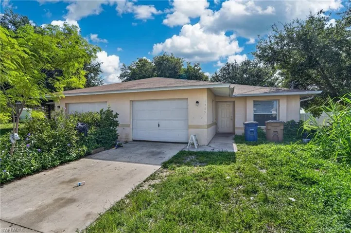 1133/1135 Gordon Ave S, Lehigh Acres, Florida 33973