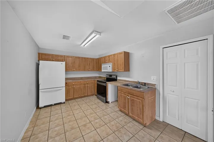 1133/1135 Gordon Ave S, Lehigh Acres, Florida 33973