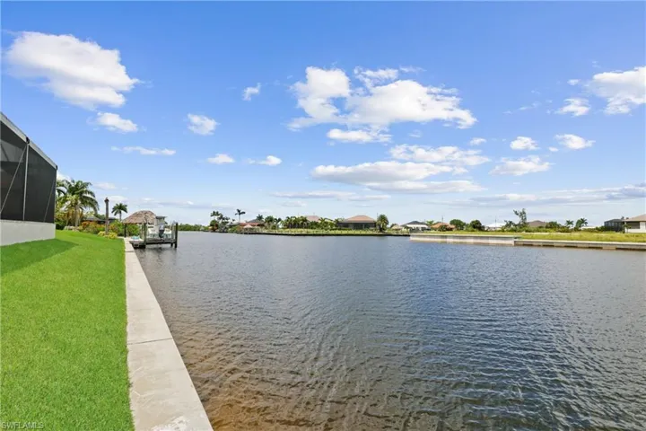 Direct gulf access with 150 ft intersecting canals