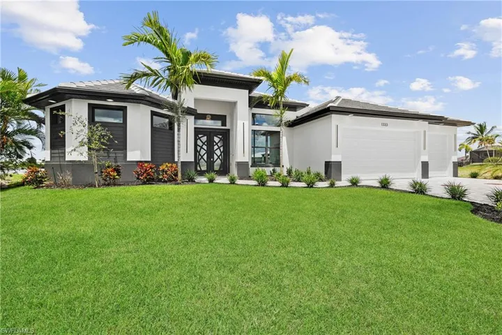View of front facade with a front lawn and a garage