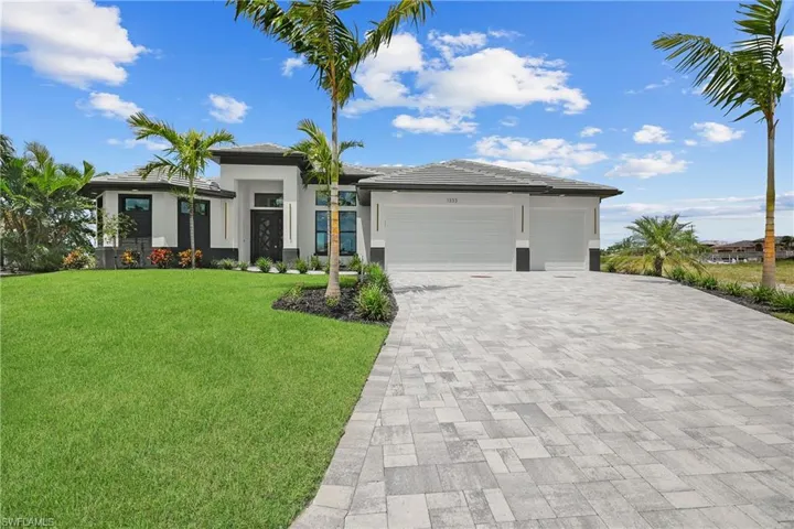 Florida style house featuring a garage and a front yard