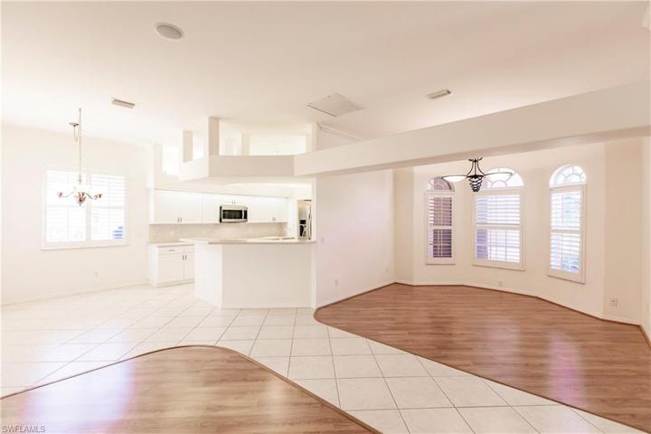 Living, dining, breakfast area and kitchen, open and airy!