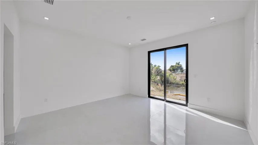 Unfurnished room featuring recessed lighting