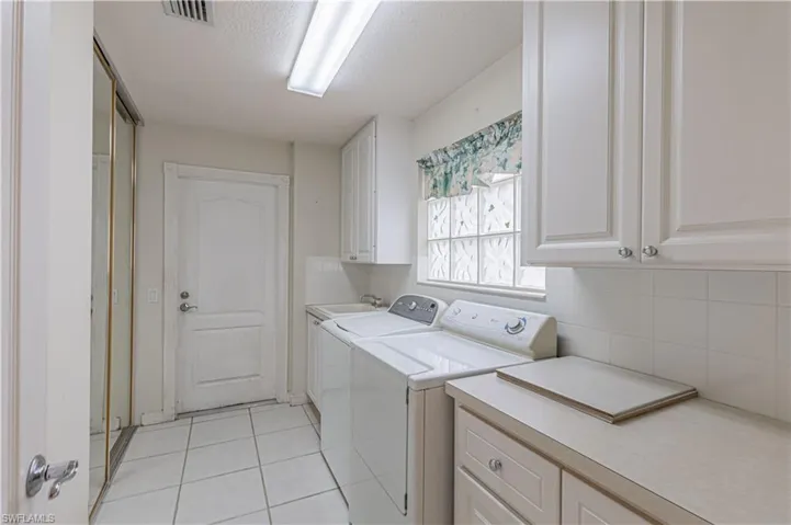 In Unit Laundry with W/D, Utility Sink