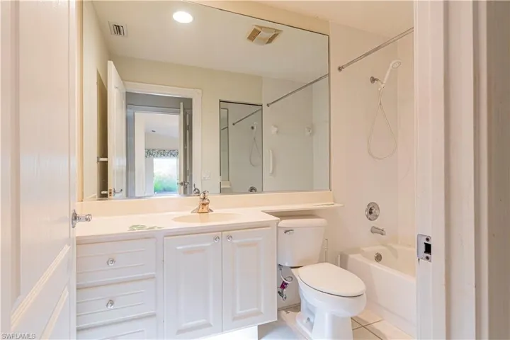 Guest Bath with Tub/Shower Combo