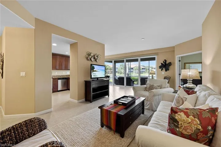 6626  Alden Woods  CIR, Naples, FL 34113