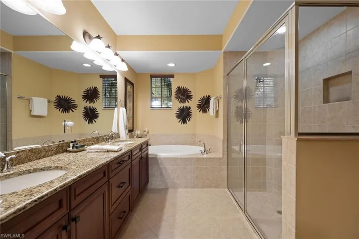 6626  Alden Woods  CIR, Naples, FL 34113