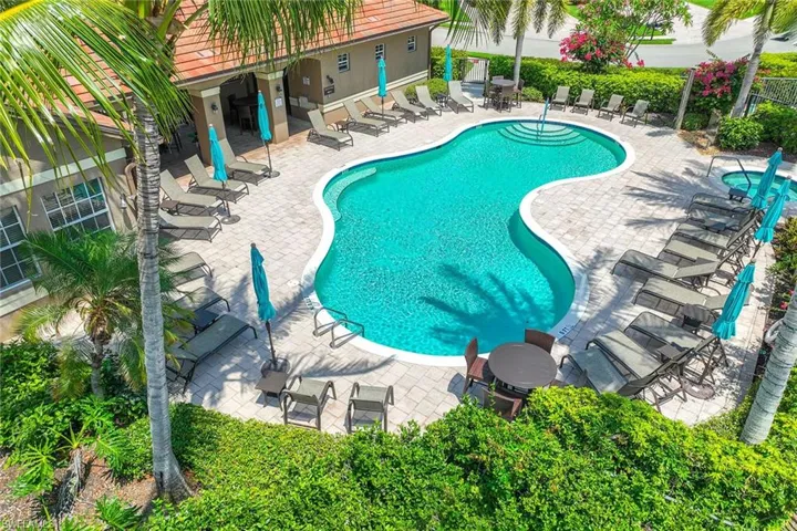 6626  Alden Woods  CIR, Naples, FL 34113