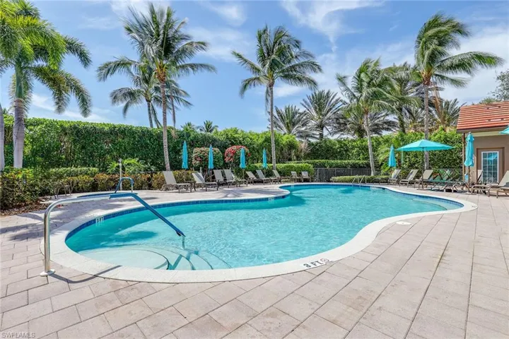 6626  Alden Woods  CIR, Naples, FL 34113