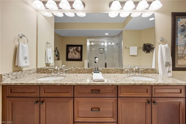 6626  Alden Woods  CIR, Naples, FL 34113