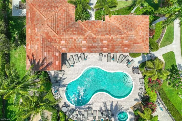 6626  Alden Woods  CIR, Naples, FL 34113