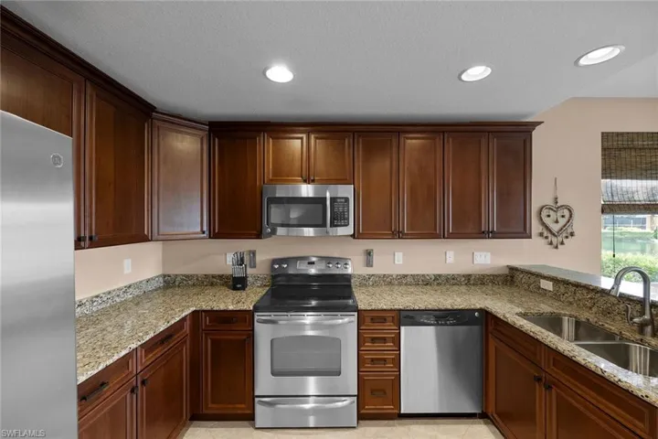 6626  Alden Woods  CIR, Naples, FL 34113