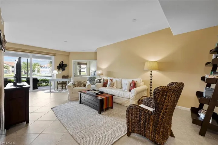 6626  Alden Woods  CIR, Naples, FL 34113