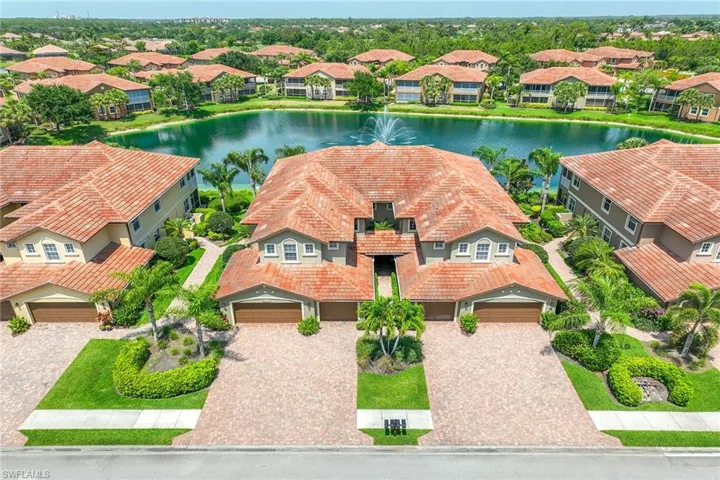 6626  Alden Woods  CIR, Naples, FL 34113
