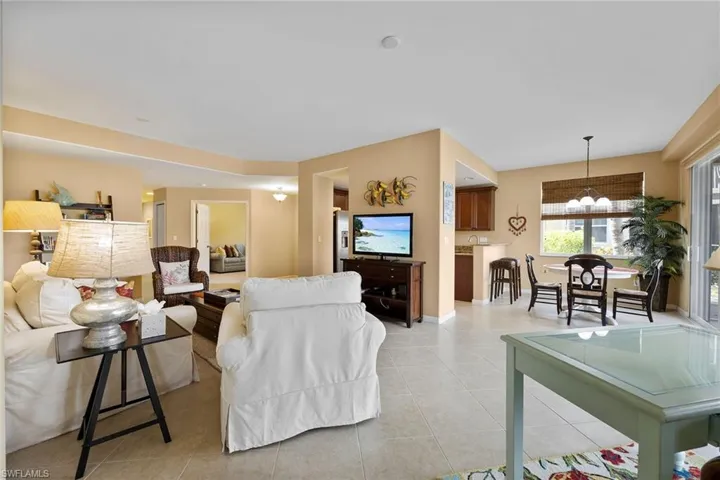 6626  Alden Woods  CIR, Naples, FL 34113
