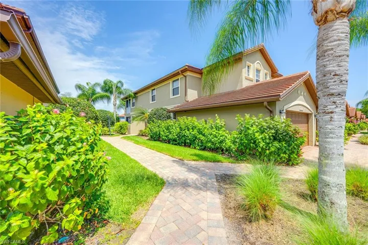 6626  Alden Woods  CIR, Naples, FL 34113