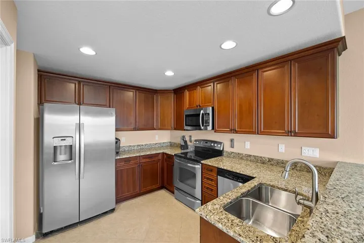 6626  Alden Woods  CIR, Naples, FL 34113