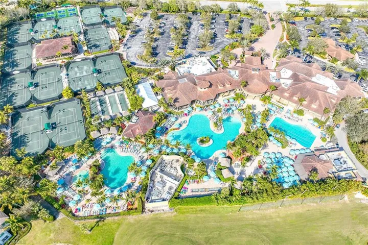 6626  Alden Woods  CIR, Naples, FL 34113