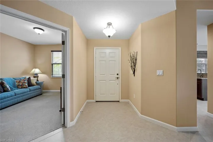 6626  Alden Woods  CIR, Naples, FL 34113