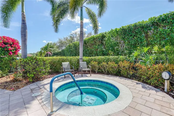 6626  Alden Woods  CIR, Naples, FL 34113