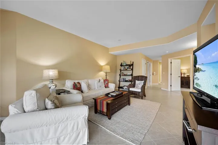 6626  Alden Woods  CIR, Naples, FL 34113