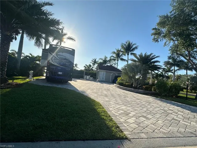 4721  Chariot  CT, Naples, FL 34114