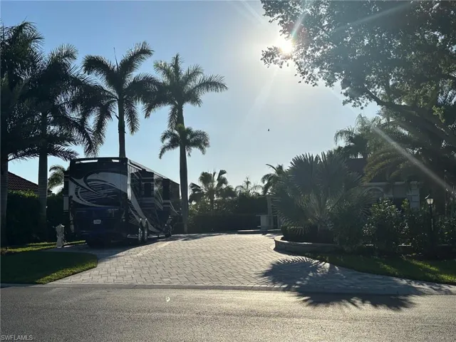 4721  Chariot  CT, Naples, FL 34114