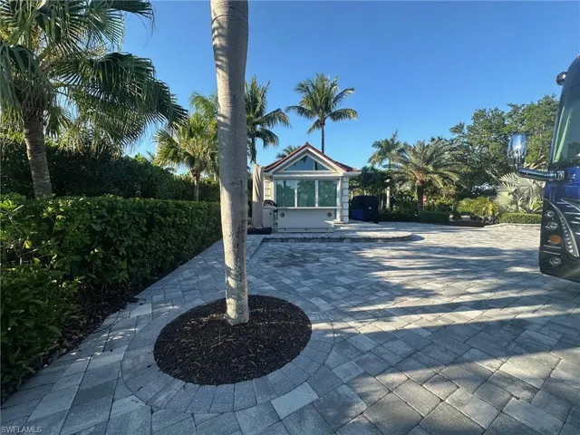 4721  Chariot  CT, Naples, FL 34114