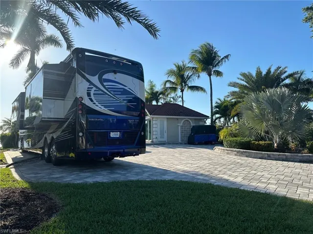 4721  Chariot  CT, Naples, FL 34114