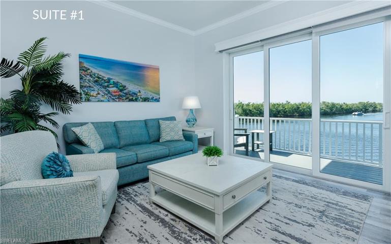SUITE #1 GREAT ROOM & PRIVATE BALCONY