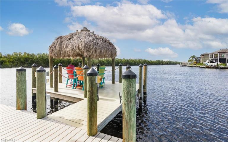 DOCK & TIKI HUT