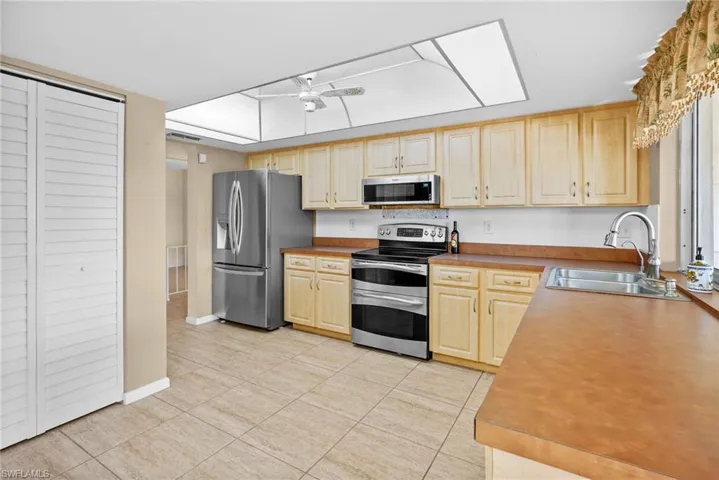 711 Mirror Lakes Dr, Lehigh Acres, Florida 33974