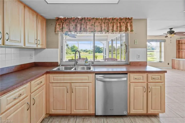 711 Mirror Lakes Dr, Lehigh Acres, Florida 33974