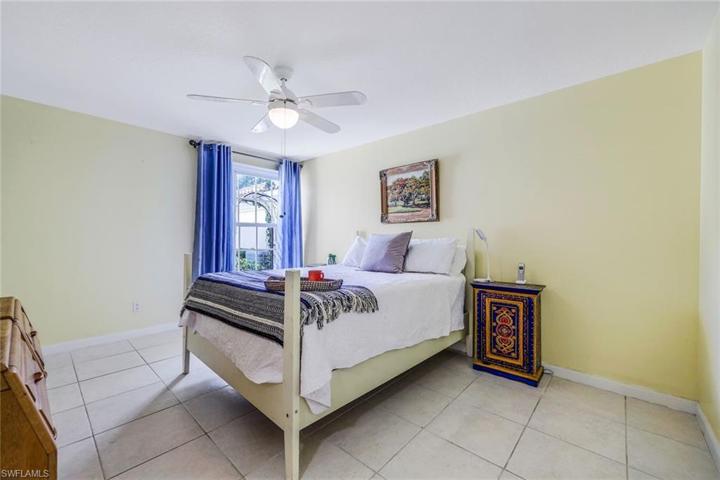 Guest bedroom.