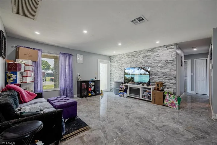 112  Airview  AVE, Lehigh Acres, FL 33936