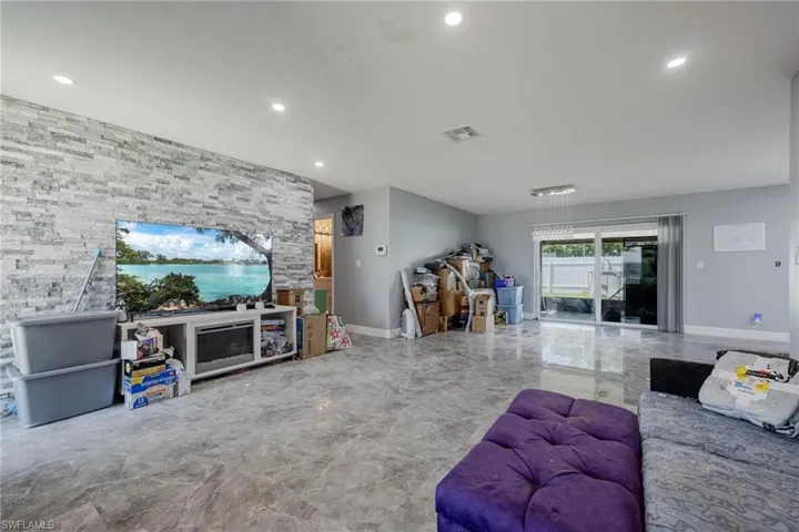 112  Airview  AVE, Lehigh Acres, FL 33936