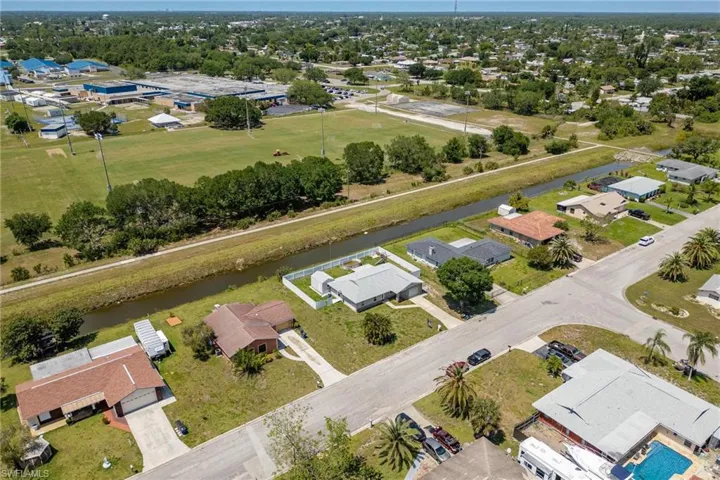 112  Airview  AVE, Lehigh Acres, FL 33936
