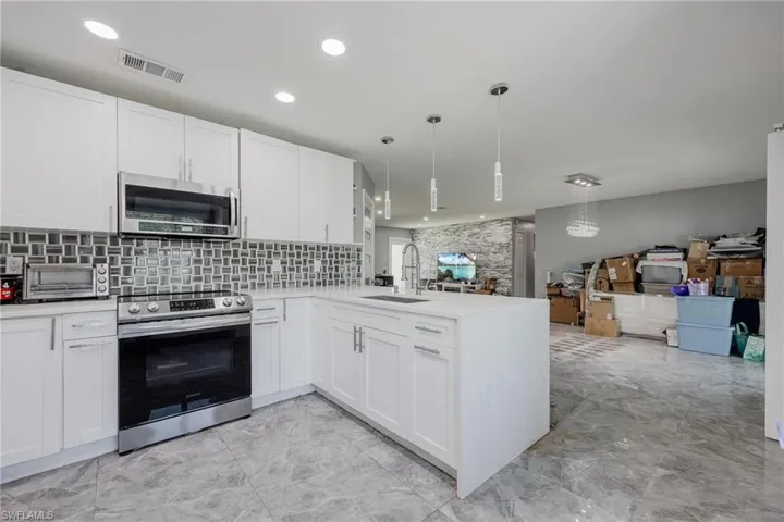 112  Airview  AVE, Lehigh Acres, FL 33936