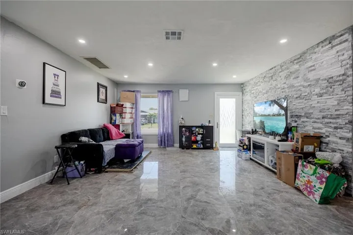 112  Airview  AVE, Lehigh Acres, FL 33936