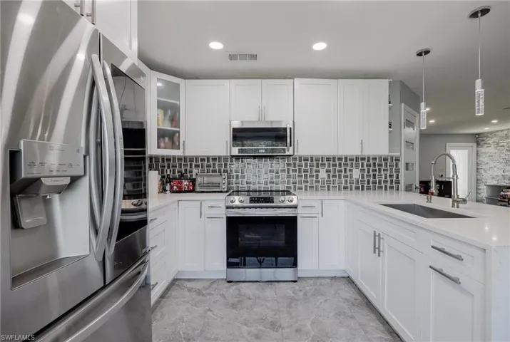 112  Airview  AVE, Lehigh Acres, FL 33936
