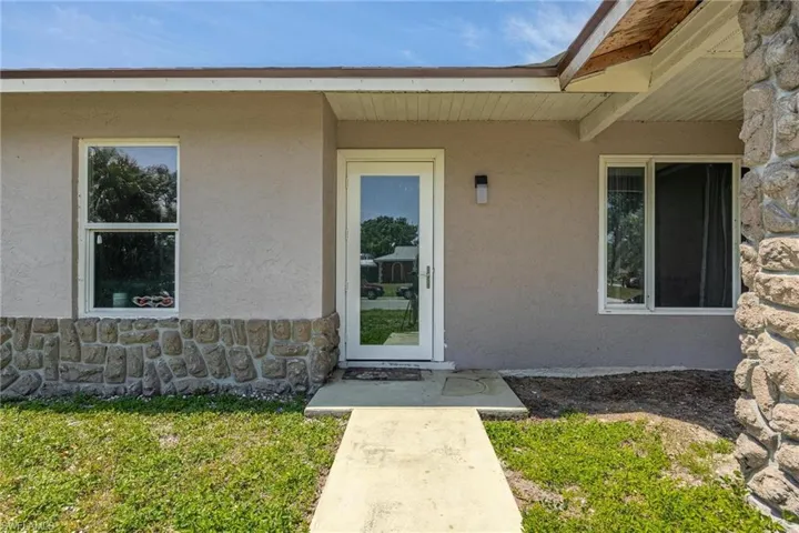 112  Airview  AVE, Lehigh Acres, FL 33936