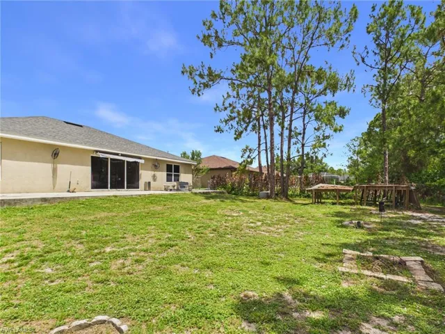 1858 Marlboro Ln, Lehigh Acres, Florida 33972