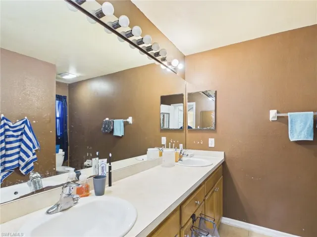 1858 Marlboro Ln, Lehigh Acres, Florida 33972