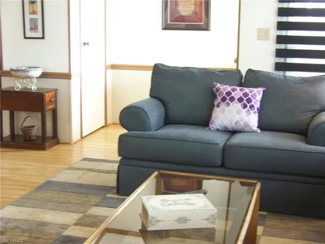 Living room w/entrance to front door