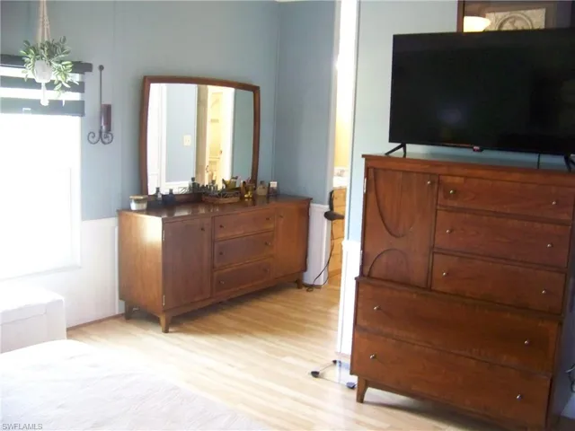 Master bedroom, "L" shaped with entry to en-suite bathroom.