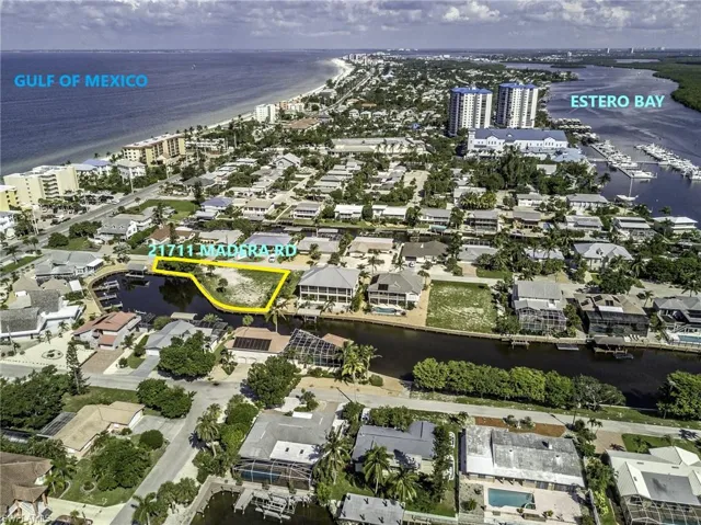 Yachsman Cove coveted Boating Community in the island town of Fort Myers Beach just steps to the beach and minutes to the Gulf! *Pre Hurricane Ian photo