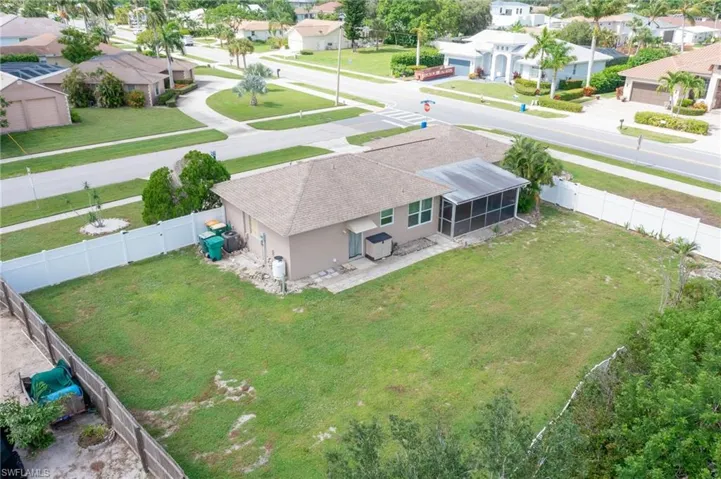 Birds eye view of property