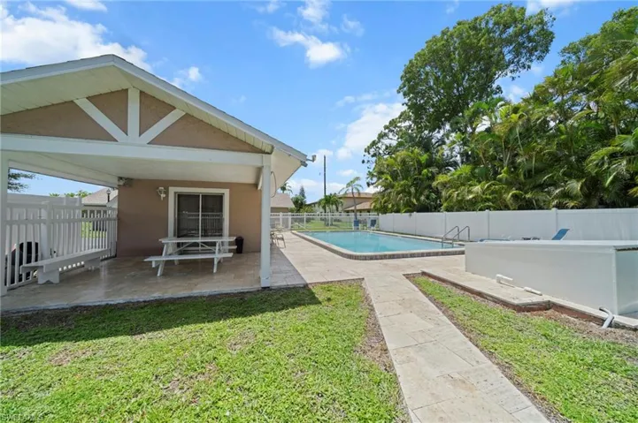 1111 SE 8th  TER, Cape Coral, FL 33990