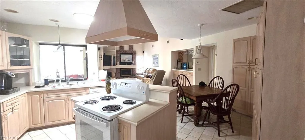 5869 Tallowood Cir, Fort Myers, Florida 33919
