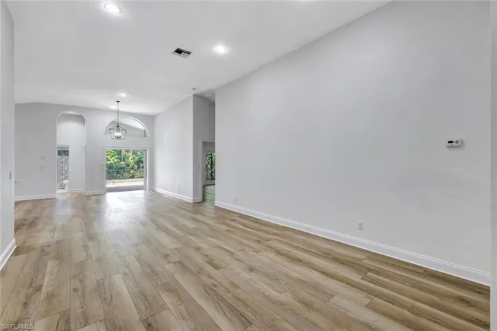 7052 Timberland Cir, Naples, Florida 34109
